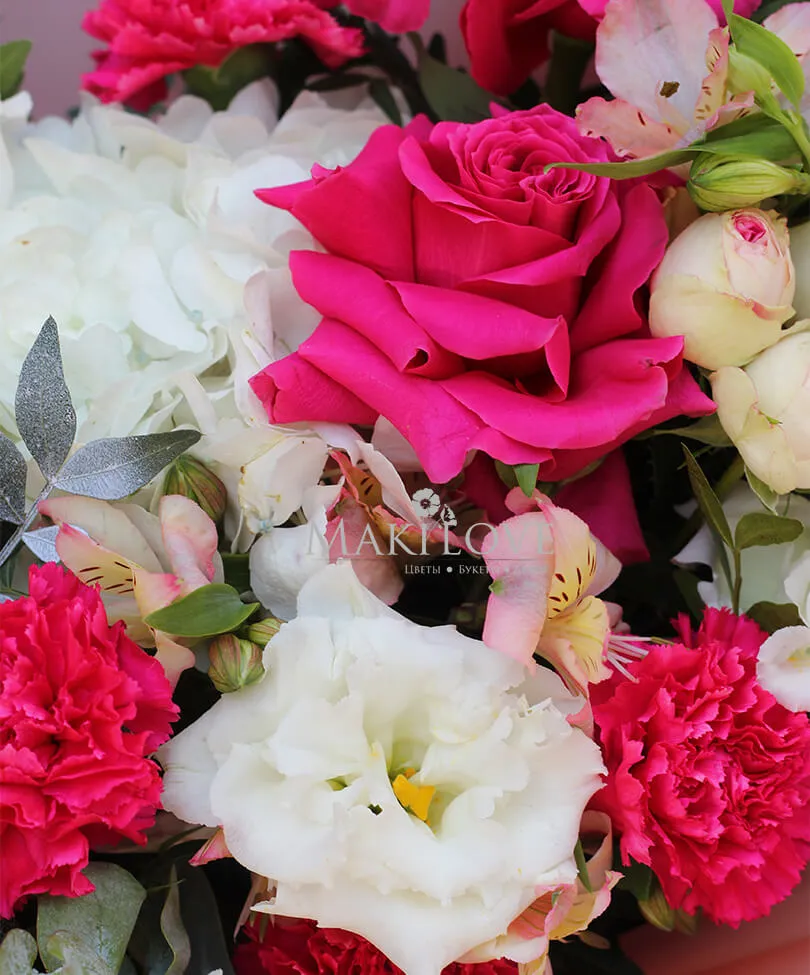 Букет с розами «Эффектный»