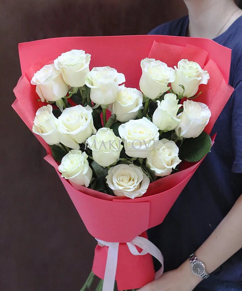 Сердце из 15 белых роз