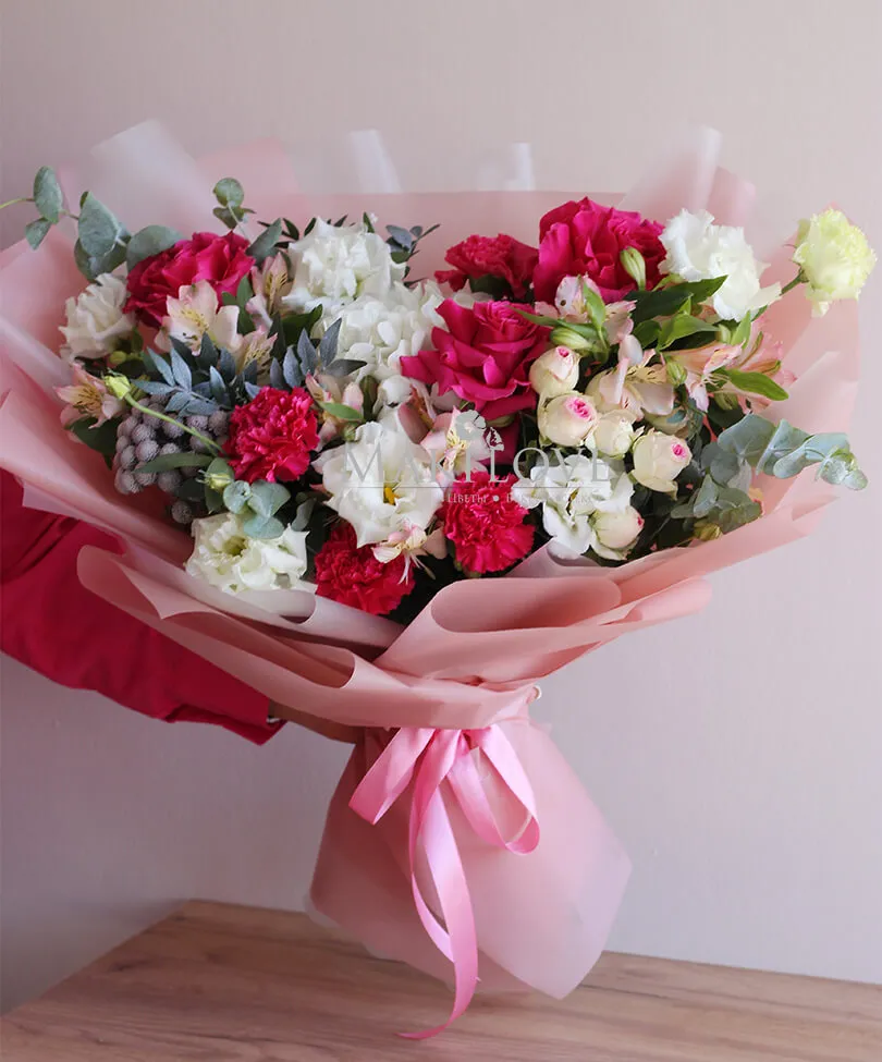 Букет с розами «Эффектный»