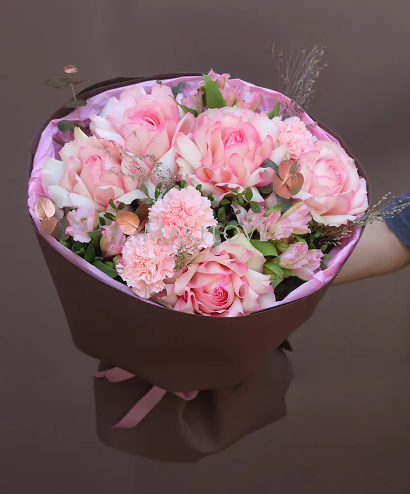 Букет с французскими розами "Бархатный"