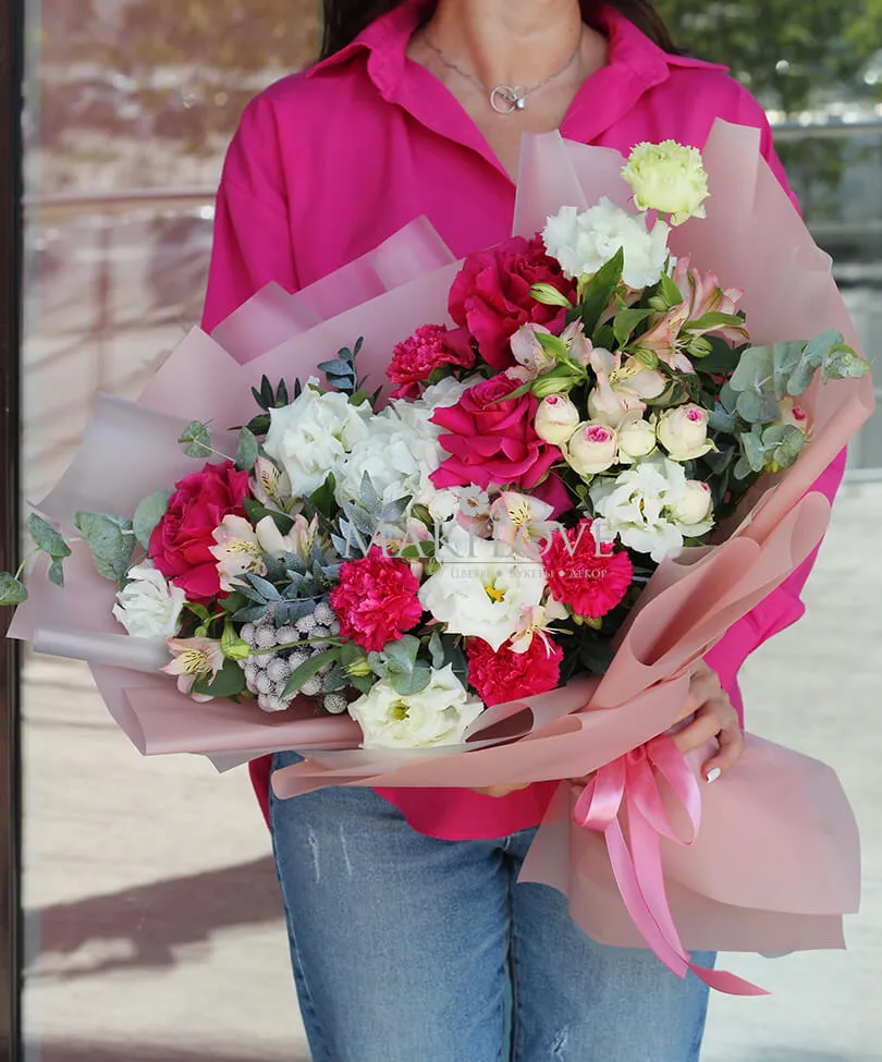 Букет с розами «Эффектный»