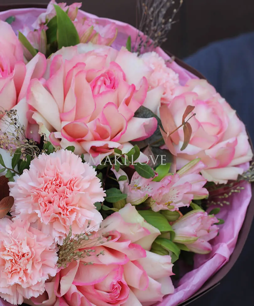 Букет с французскими розами "Бархатный"