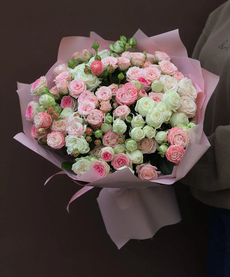 Букет из 25 кустовых роз