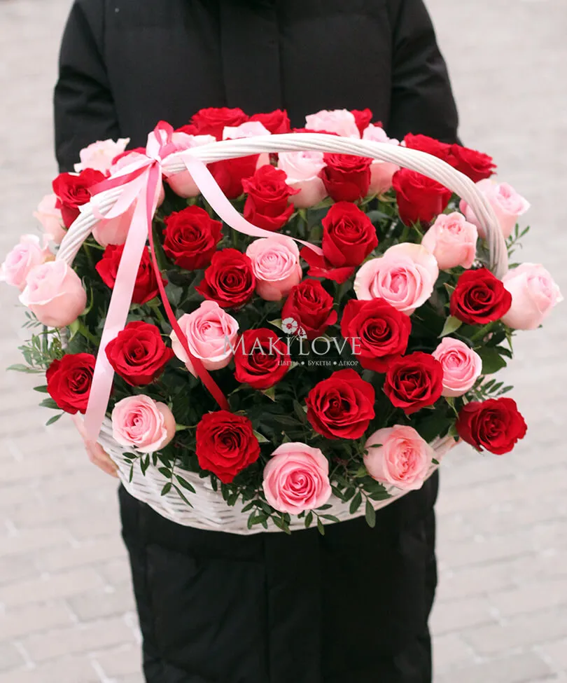 Корзина из 51 розы «Для тебя»