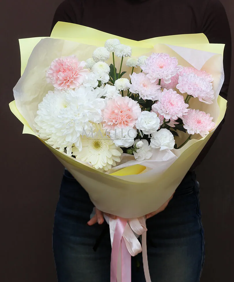 Букет с хризантемами "Теплая забота"