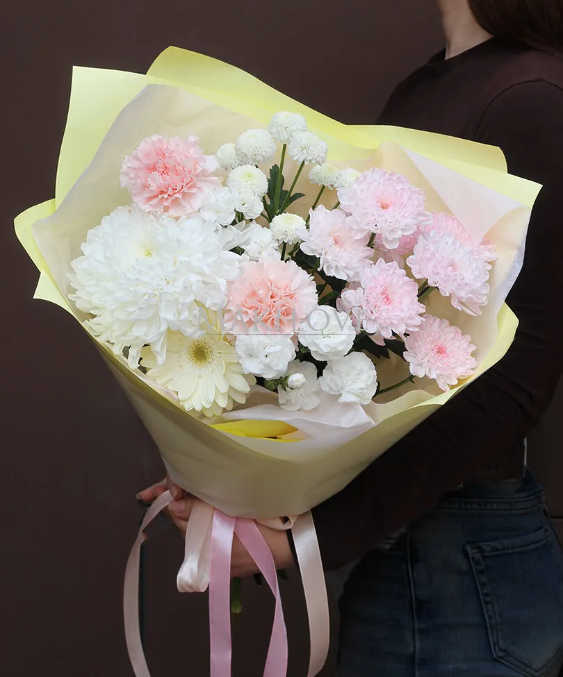 Букет с хризантемами "Теплая забота"