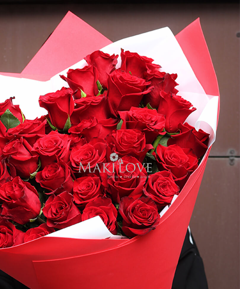 Сердце из 39 красных роз