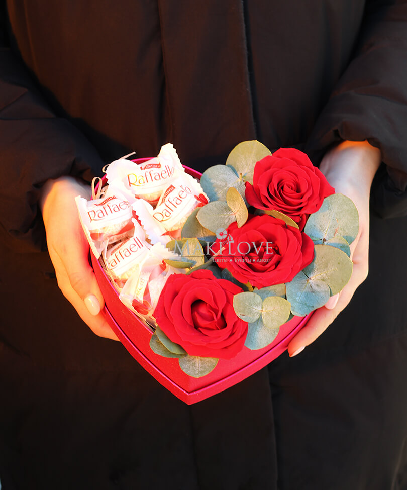 Композиция «Приятная встреча» в коробочке сердце