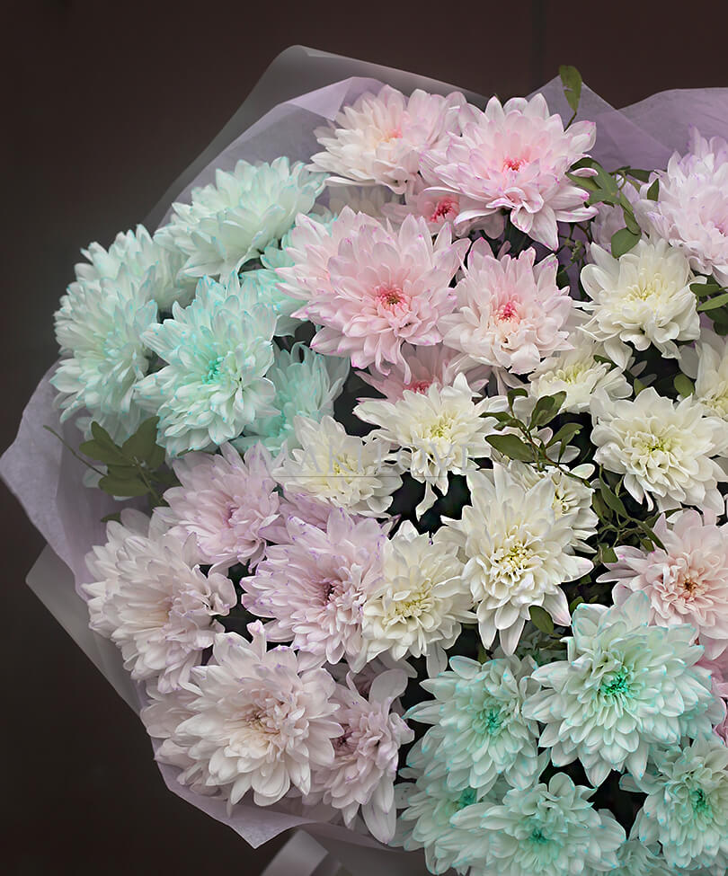 Букет из разноцветных хризантем