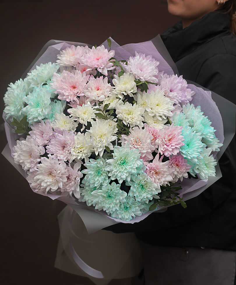 Букет из разноцветных хризантем