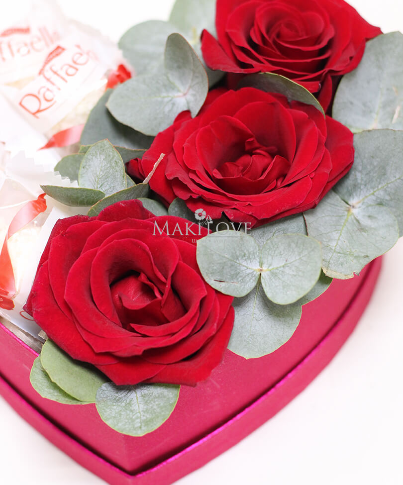 Композиция «Приятная встреча» в коробочке сердце