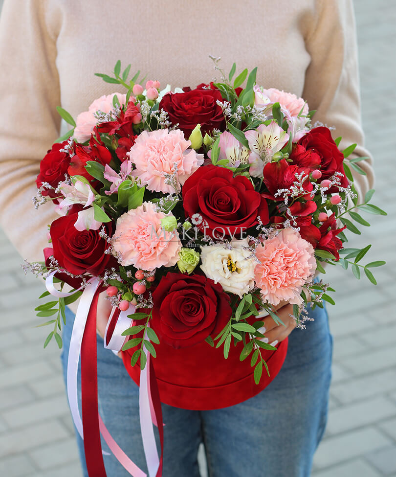 Букет «Барселона» в шляпной коробке