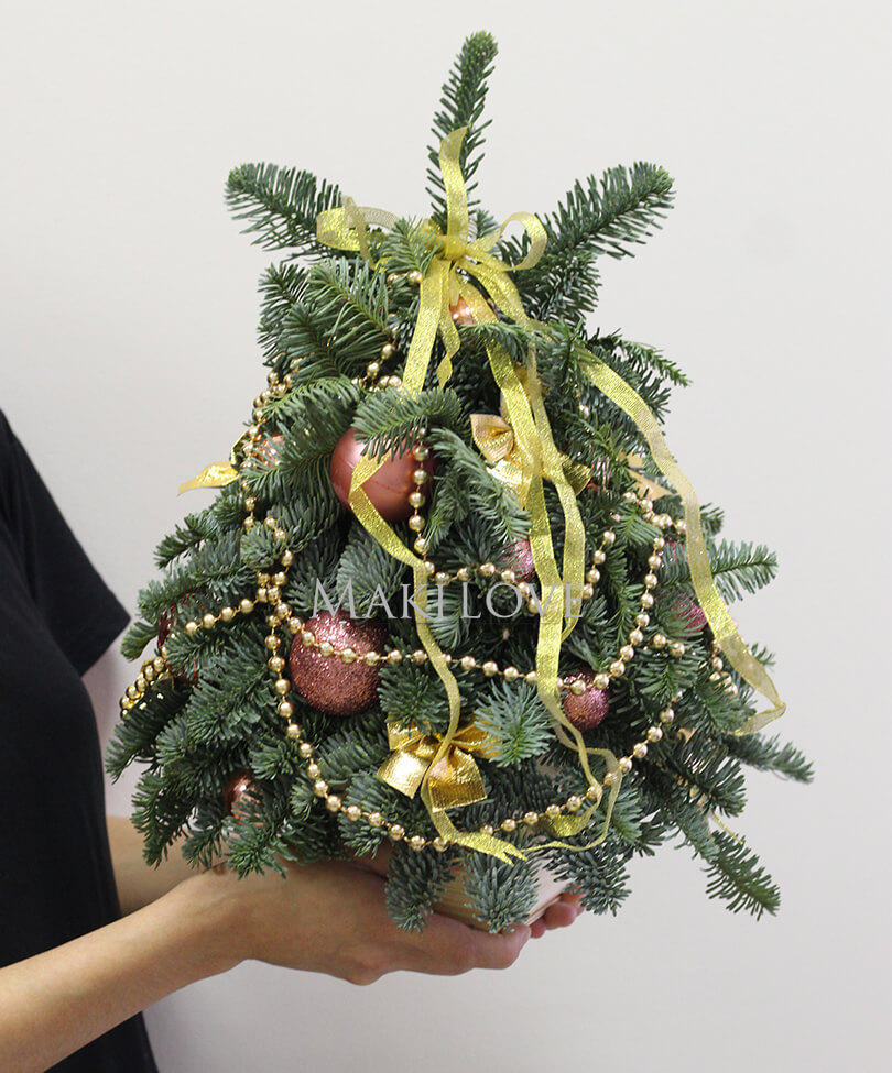 Новогодний букет №6 из еловых веток