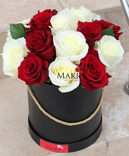 Букет роз в шляпной коробке «Токио»