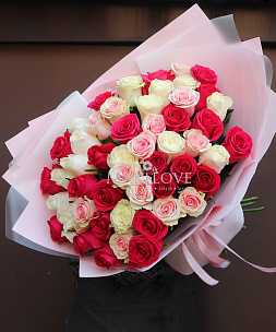 Букет 51 белая и розовая роза