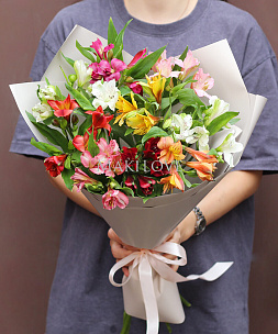 Букет из 9 альстромерий