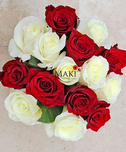 Букет роз в шляпной коробке «Токио»