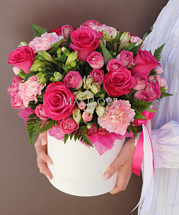 Букет в шляпной коробке «Сальвадор»