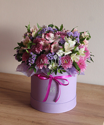 Букет альстромерий «Мехико» в шляпной коробке