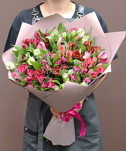 Букет из 19 альстромерий