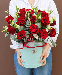 Букет «Моей королеве» в шляпной коробке