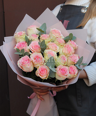 Букет из 19 роз «Трепетные чувства»
