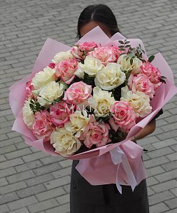 Букет из 25 двухцветных роз