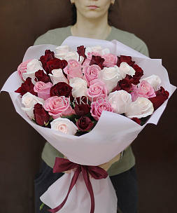 Букет из 41 разноцветной розы
