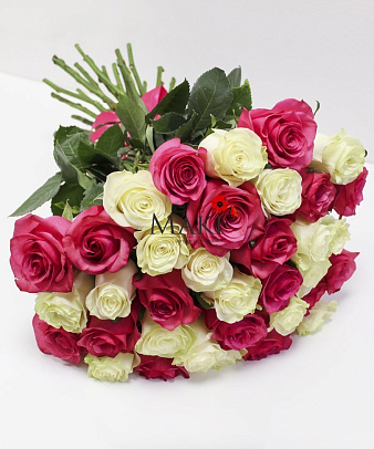 Букет из 35 бело-розовых роз