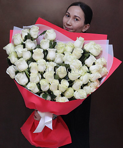 Сердце из 51 белой розы