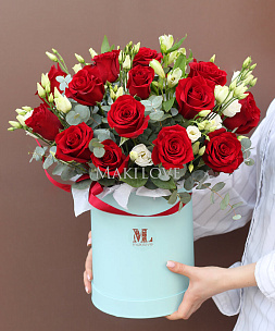 Букет «Моей королеве» в шляпной коробке