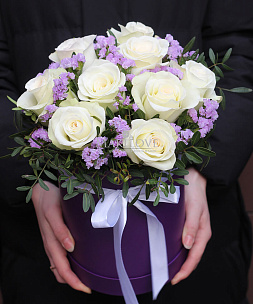 Букет роз в шляпной коробке «Латина» уменьшенная