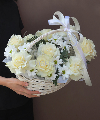 Букет цветов «Чизкейк» в корзине