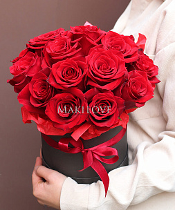 Букет 15 роз «Чили» (черная коробка)