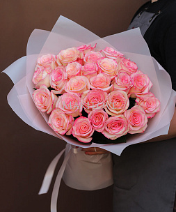 Букет из 25 розовых роз