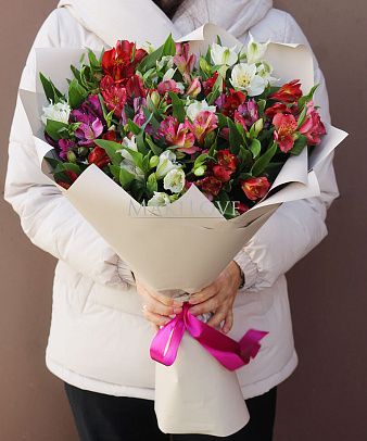 Букет из 17 альстромерий