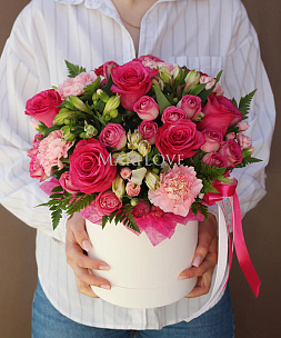 Букет в шляпной коробке «Сальвадор»