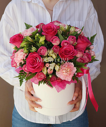 Букет в шляпной коробке «Сальвадор»