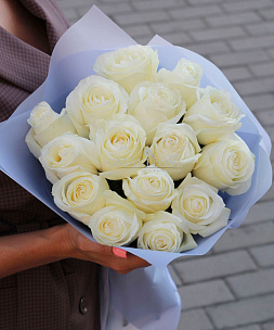Букет из 15 белых роз