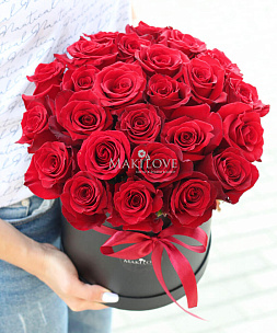 Букет роз в шляпной коробке «Мадрид»