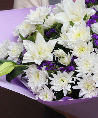 Букет с лилией «Самоцветы»