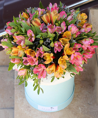 Букет в шляпной коробке «Гавайские острова»