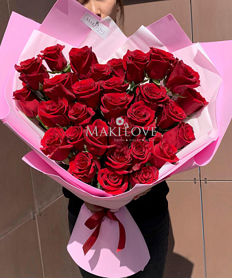 Сердце из 31 красной розы