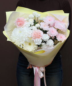 Букет с хризантемами "Теплая забота"