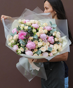 Букет с пионами  «В плену любви»