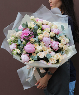 Букет с пионами  «В плену любви»